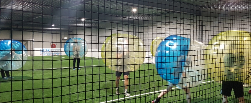 Indoor voetbal of indoor bubble voetbal feestje